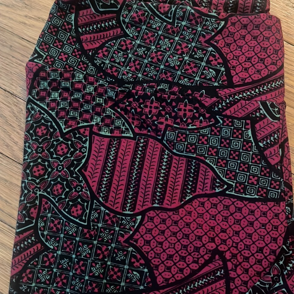 COPY - Lularoe TC leggings Magenta/Black/Army Green Never Worn - Picture 2 of 3